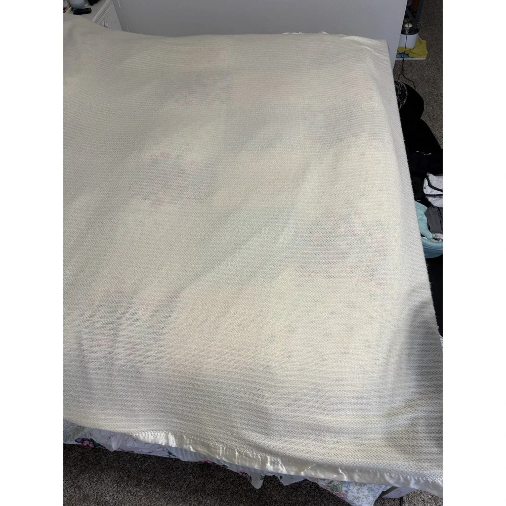 Vintage‎ Medium Creme Blanket Acrylic Satin Trim Made in USA 88